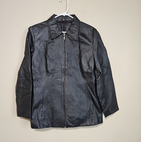 Chic Black Leather Jacket with Zipper - Picture 1 of 8